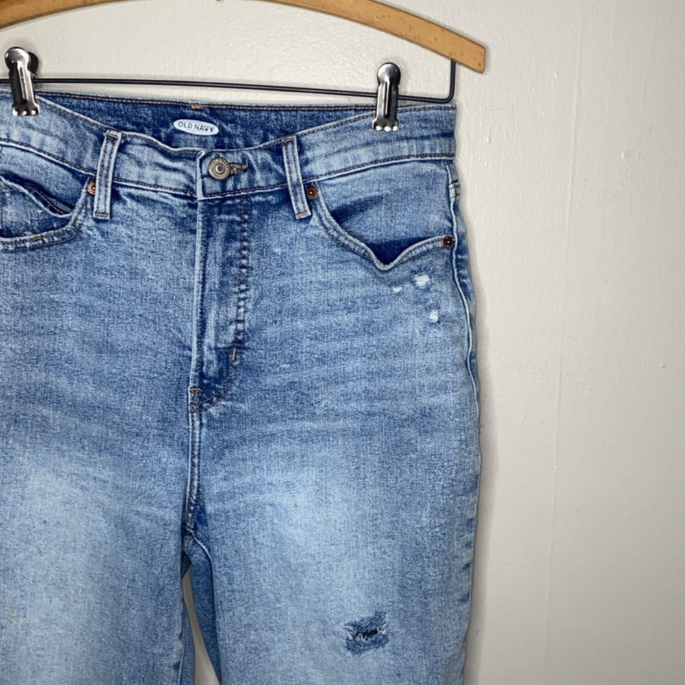 🛍️Light wash jeans with built in hole! - Picture 1 of 9